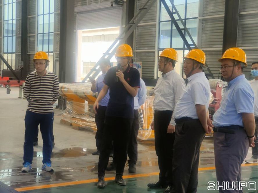 山東省科學(xué)院激光研究所所長賈中青、山東省機(jī)械設(shè)計(jì)研究院院長林江海帶領(lǐng)激光、高端裝備領(lǐng)域?qū)＜乙恍?人到水泊焊割實(shí)地調(diào)研2